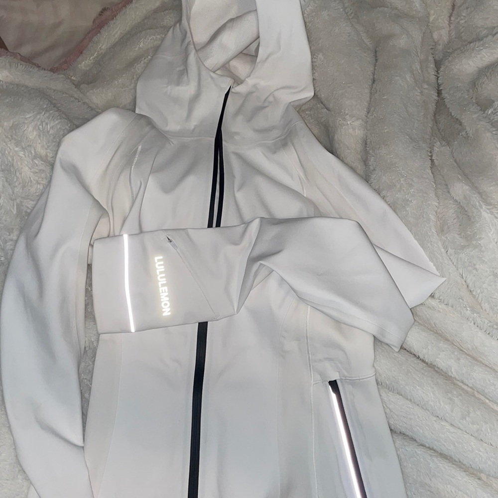 Lululemon cross chill jacket, white, great condition